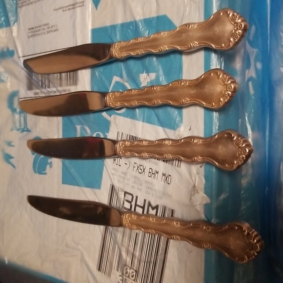 VINTAGE REED AND BARTON LOT OF 4 DINNER KNIVES MIRRORSTELE WITH STERLING HANDLES - Picture 4 of 7